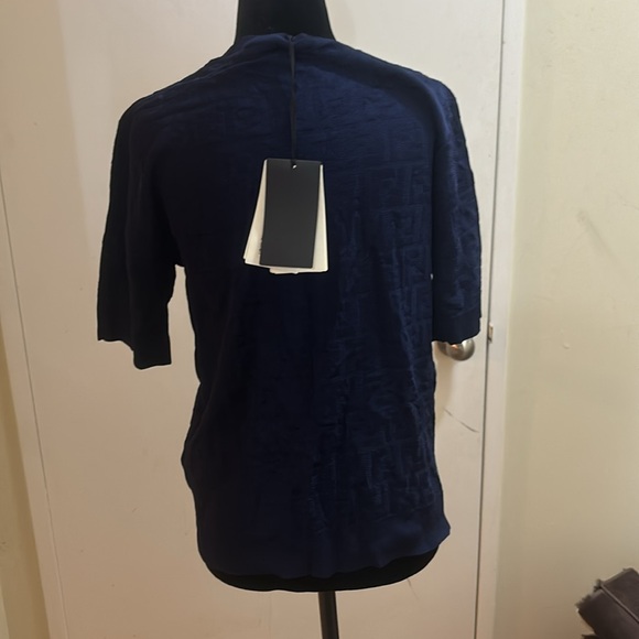 8️⃣0️⃣0️⃣ Brand new authentic Fendi t-shirt❤️SOLD ❤️ - Picture 4 of 8